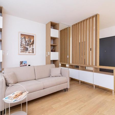 City Studio With Ac Czarnowiejska By Renters Cracovia Esterno foto