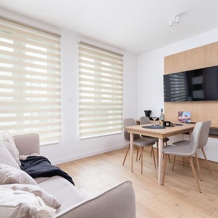 City Studio With Ac Czarnowiejska By Renters Cracovia Esterno foto