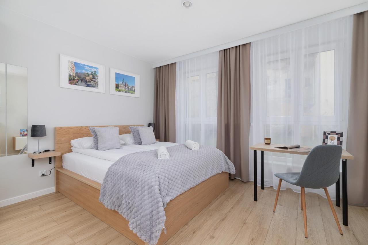 City Studio With Ac Czarnowiejska By Renters Cracovia Esterno foto