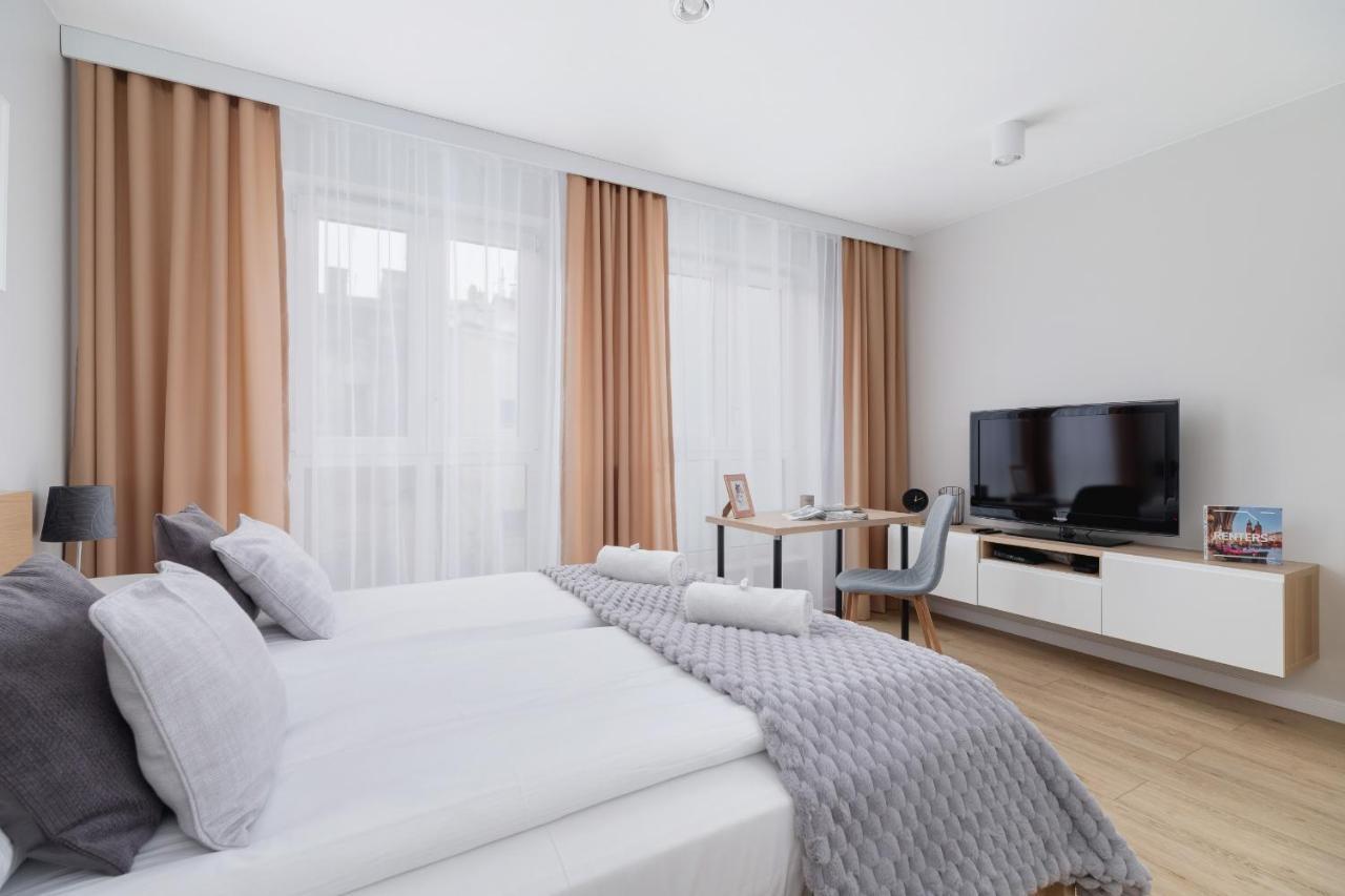 City Studio With Ac Czarnowiejska By Renters Cracovia Esterno foto