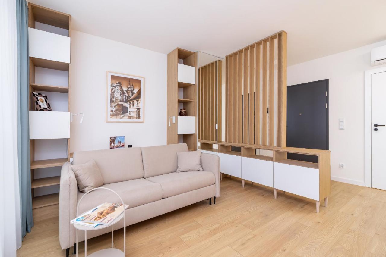 City Studio With Ac Czarnowiejska By Renters Cracovia Esterno foto
