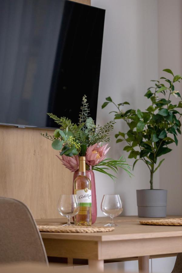 City Studio With Ac Czarnowiejska By Renters Cracovia Esterno foto