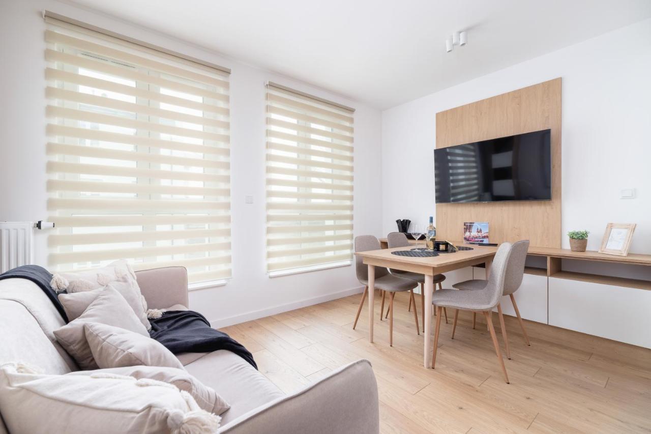 City Studio With Ac Czarnowiejska By Renters Cracovia Esterno foto