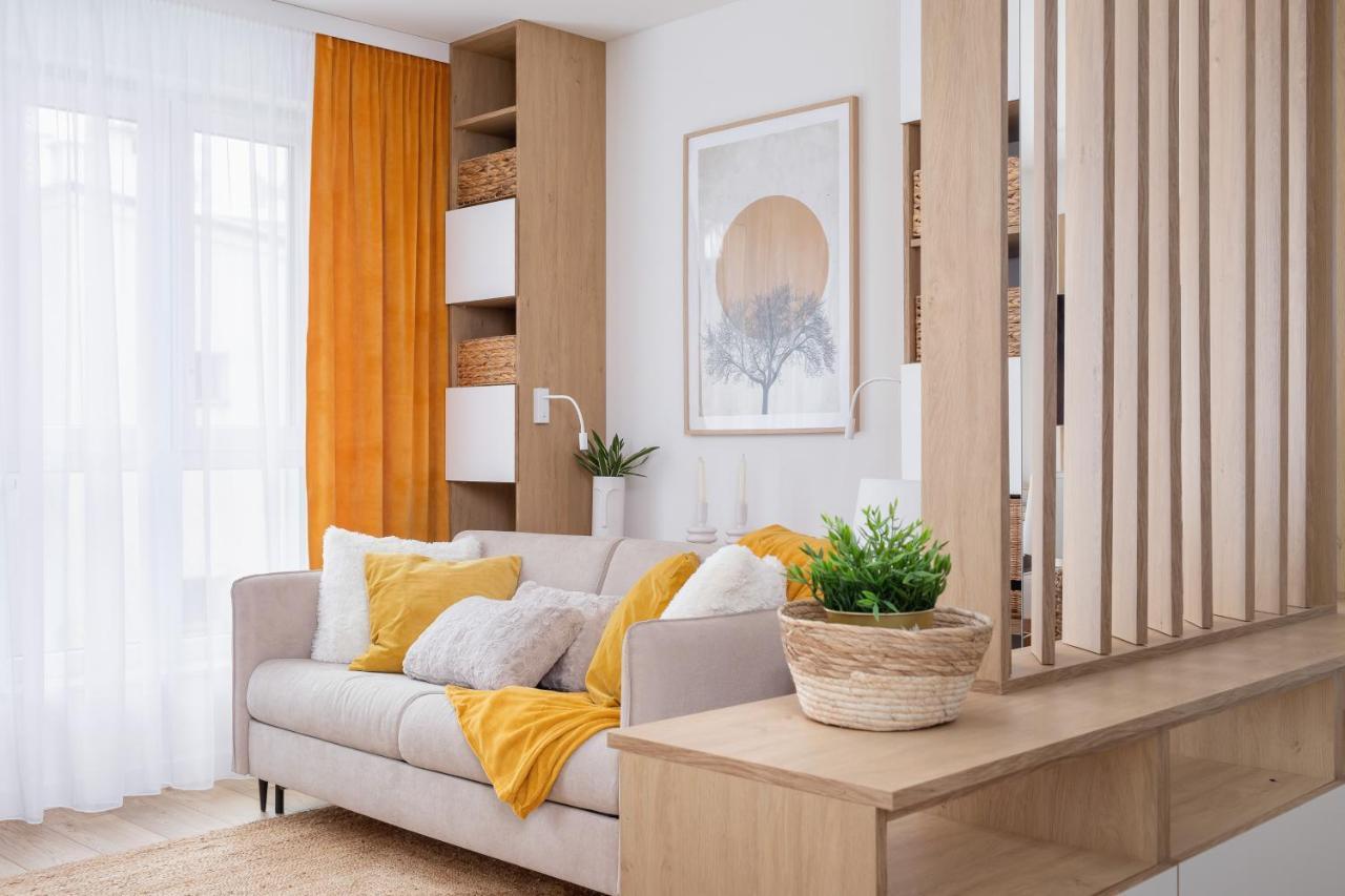 City Studio With Ac Czarnowiejska By Renters Cracovia Esterno foto