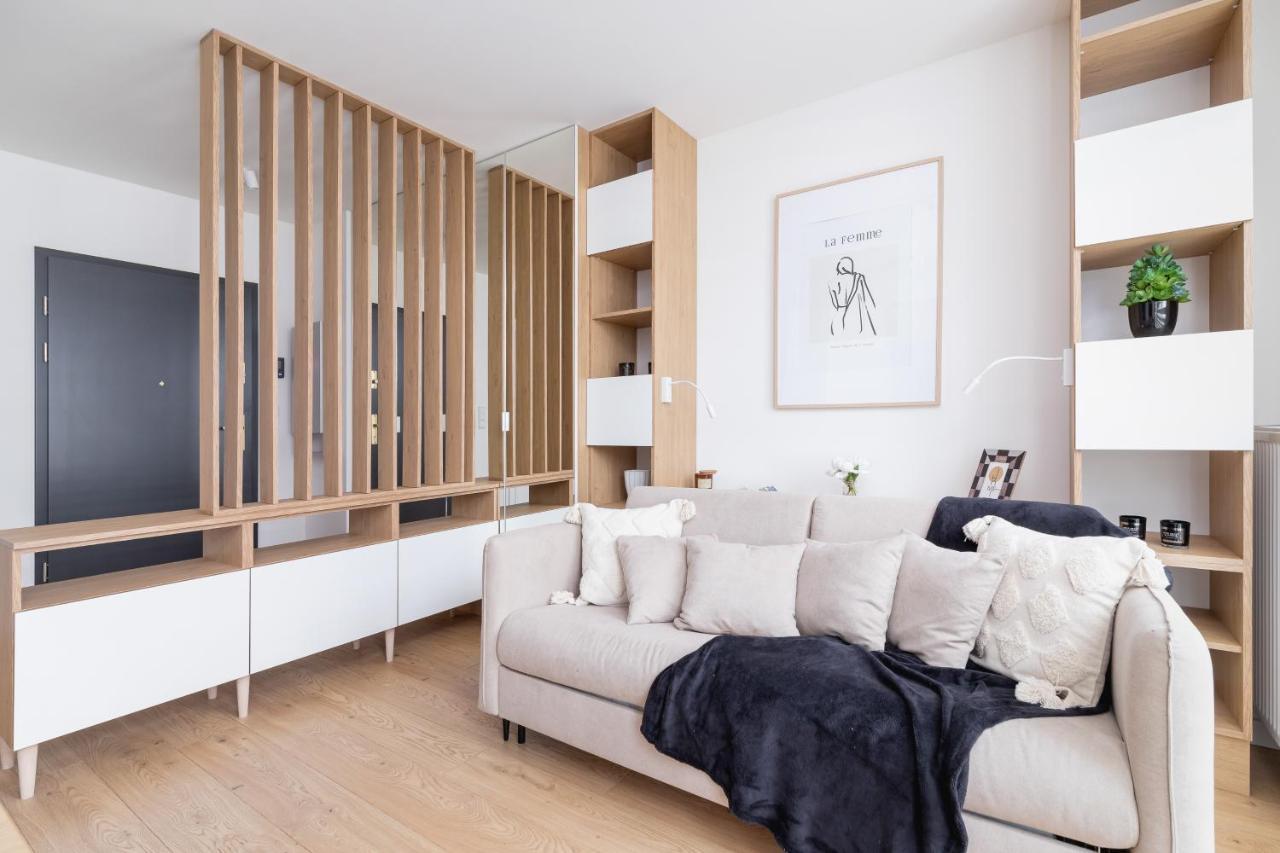 City Studio With Ac Czarnowiejska By Renters Cracovia Esterno foto