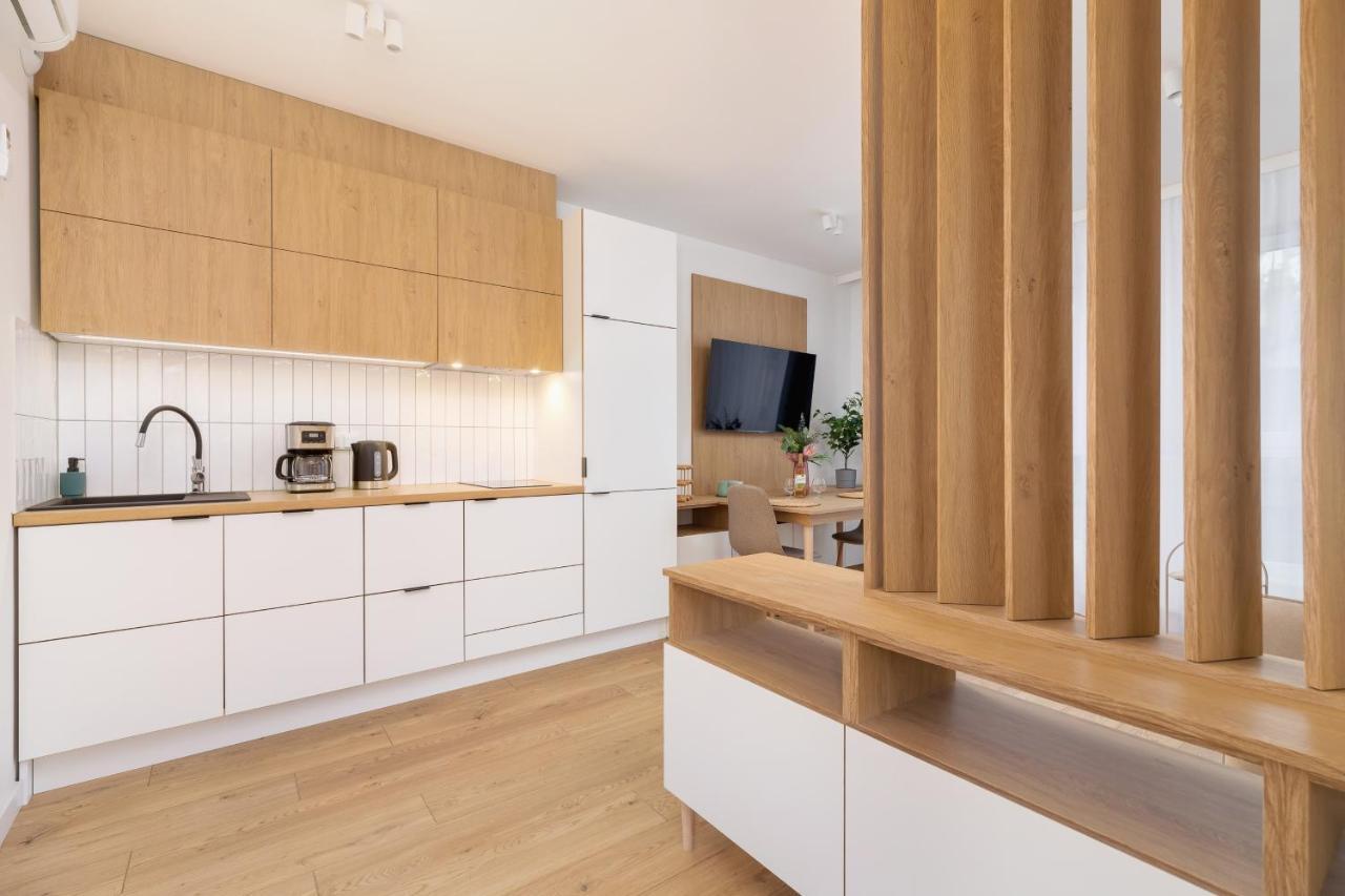 City Studio With Ac Czarnowiejska By Renters Cracovia Esterno foto