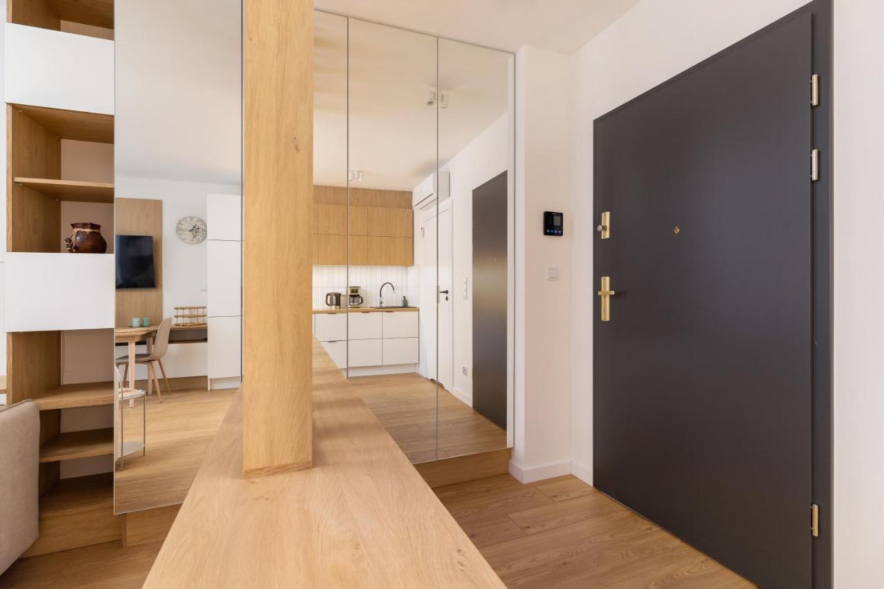 City Studio With Ac Czarnowiejska By Renters Cracovia Esterno foto
