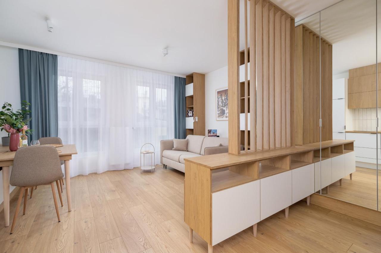 City Studio With Ac Czarnowiejska By Renters Cracovia Esterno foto