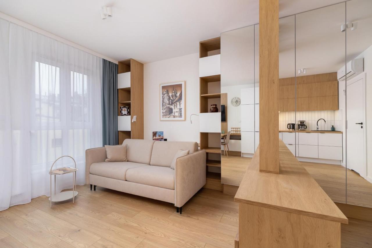 City Studio With Ac Czarnowiejska By Renters Cracovia Esterno foto