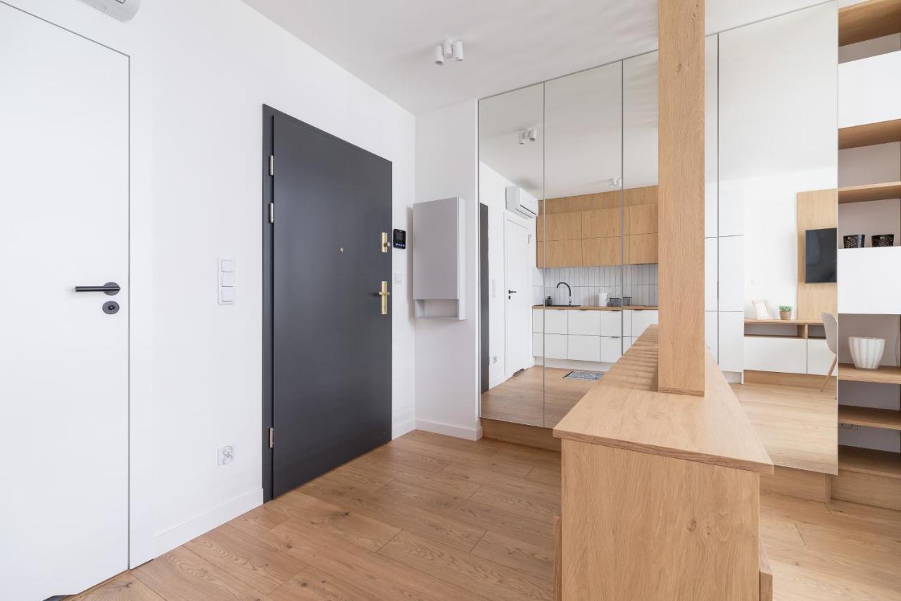 City Studio With Ac Czarnowiejska By Renters Cracovia Esterno foto