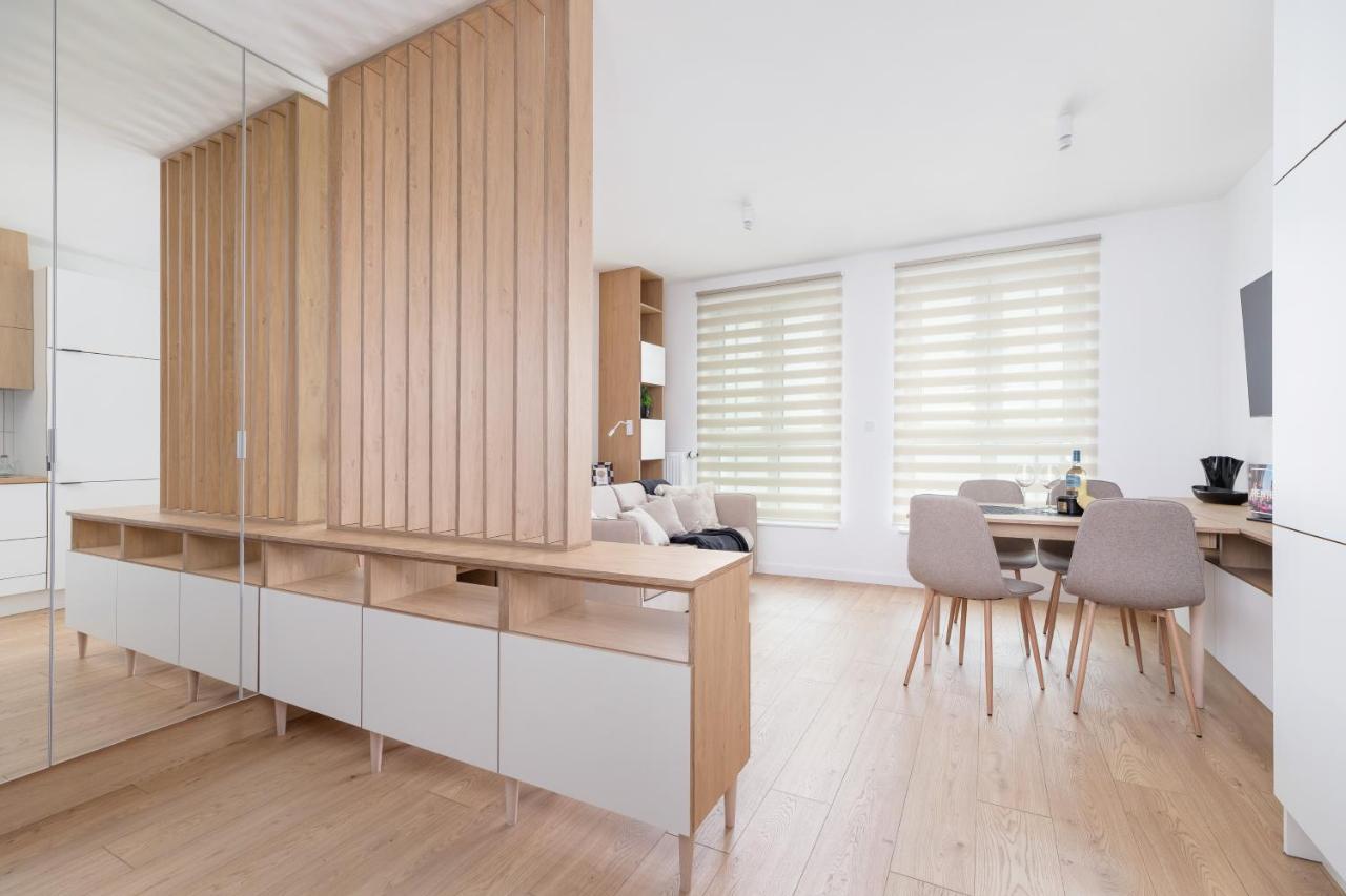 City Studio With Ac Czarnowiejska By Renters Cracovia Esterno foto