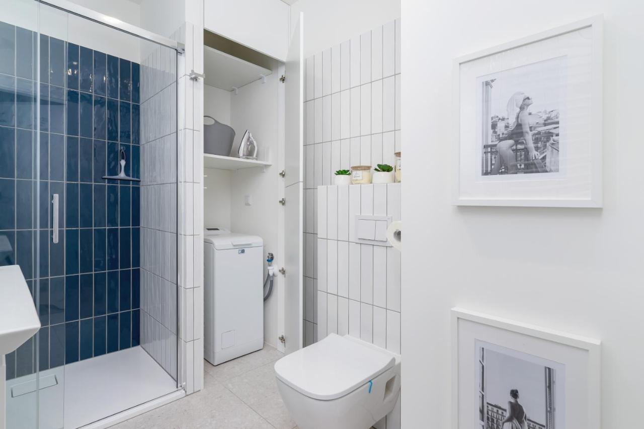City Studio With Ac Czarnowiejska By Renters Cracovia Esterno foto