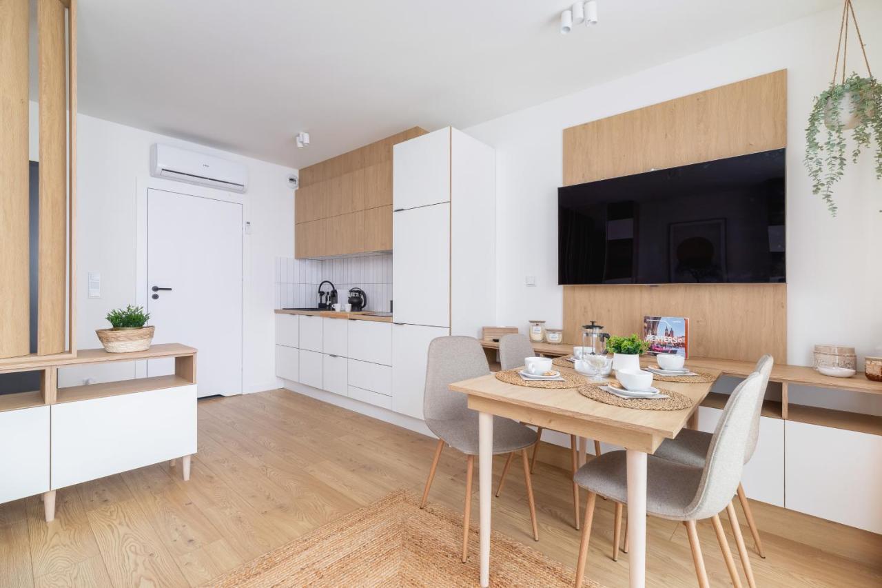 City Studio With Ac Czarnowiejska By Renters Cracovia Esterno foto
