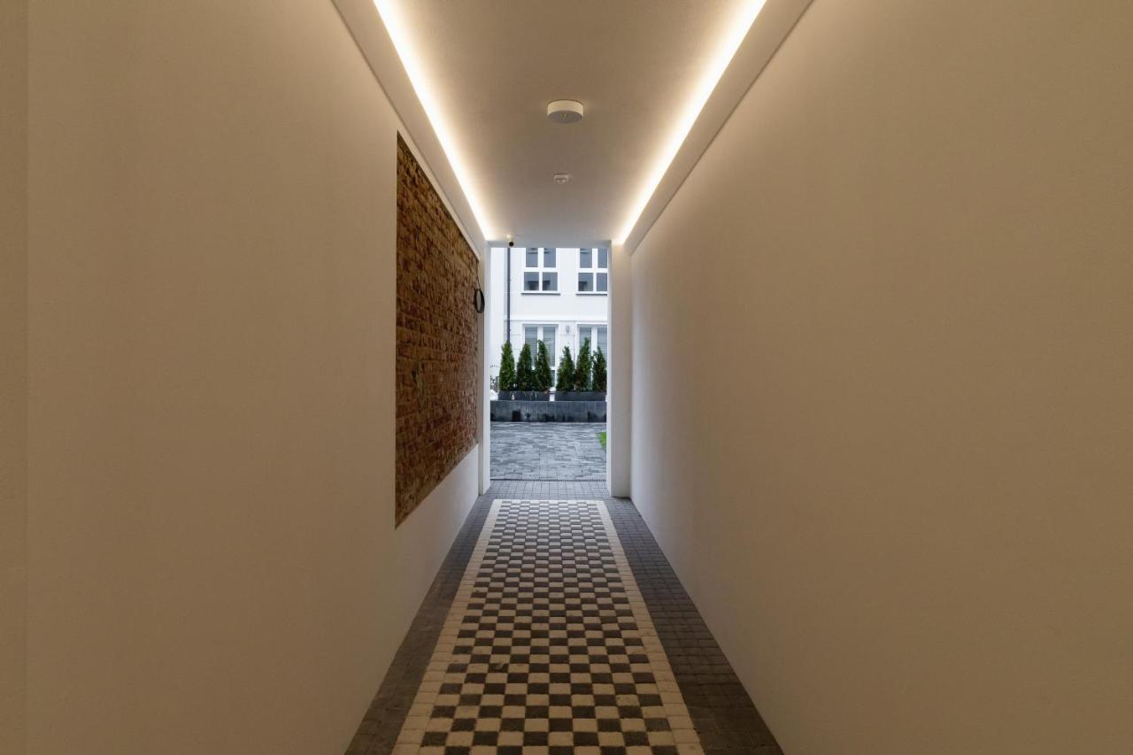 City Studio With Ac Czarnowiejska By Renters Cracovia Esterno foto