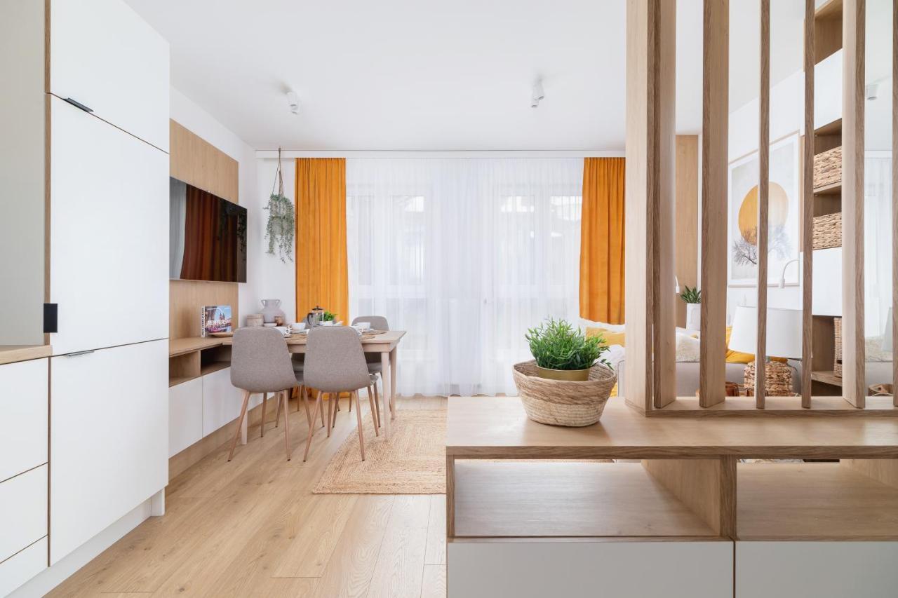 City Studio With Ac Czarnowiejska By Renters Cracovia Esterno foto