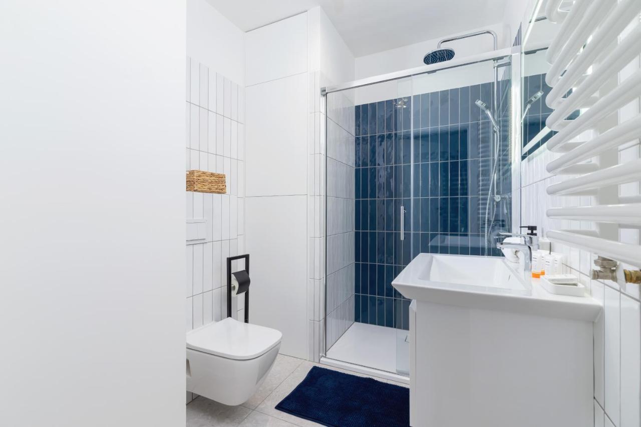 City Studio With Ac Czarnowiejska By Renters Cracovia Esterno foto