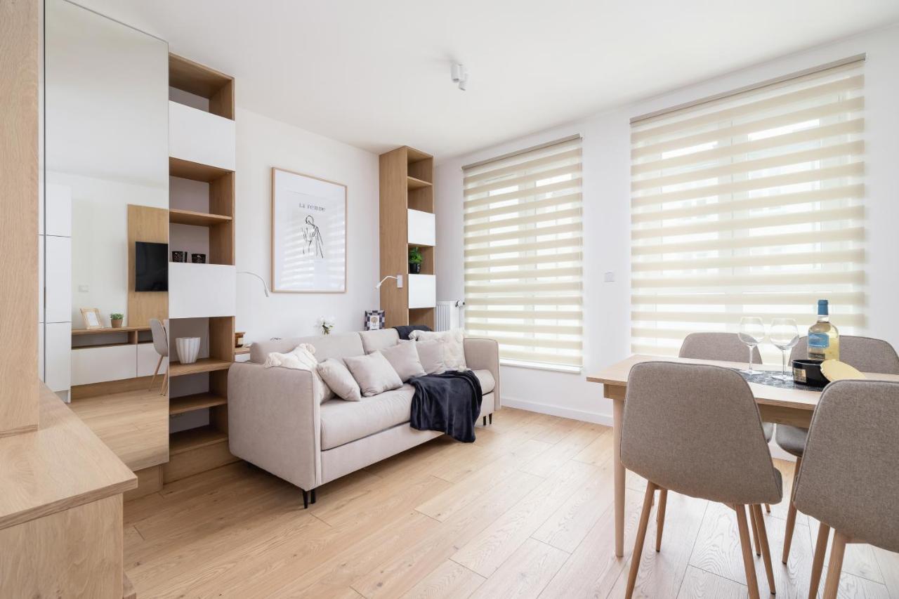 City Studio With Ac Czarnowiejska By Renters Cracovia Esterno foto