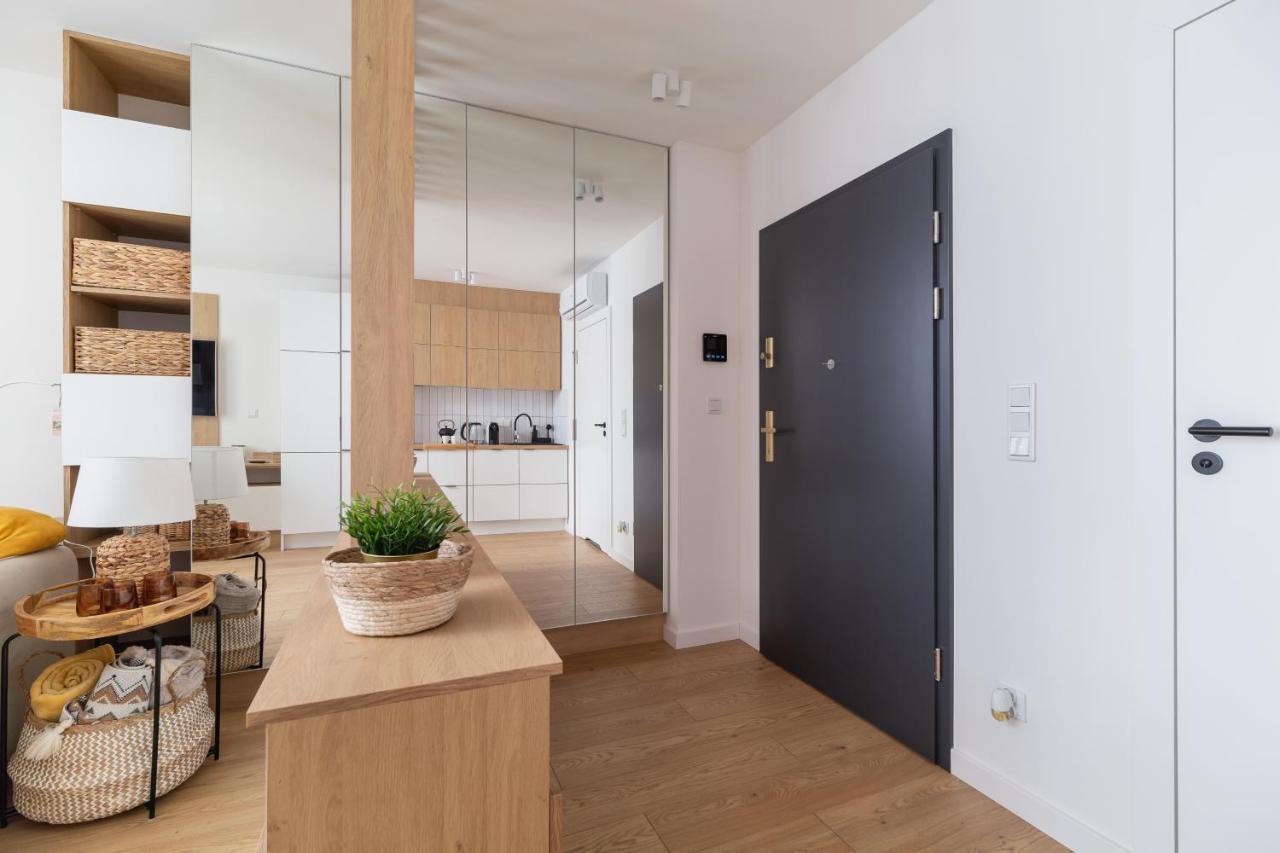 City Studio With Ac Czarnowiejska By Renters Cracovia Esterno foto