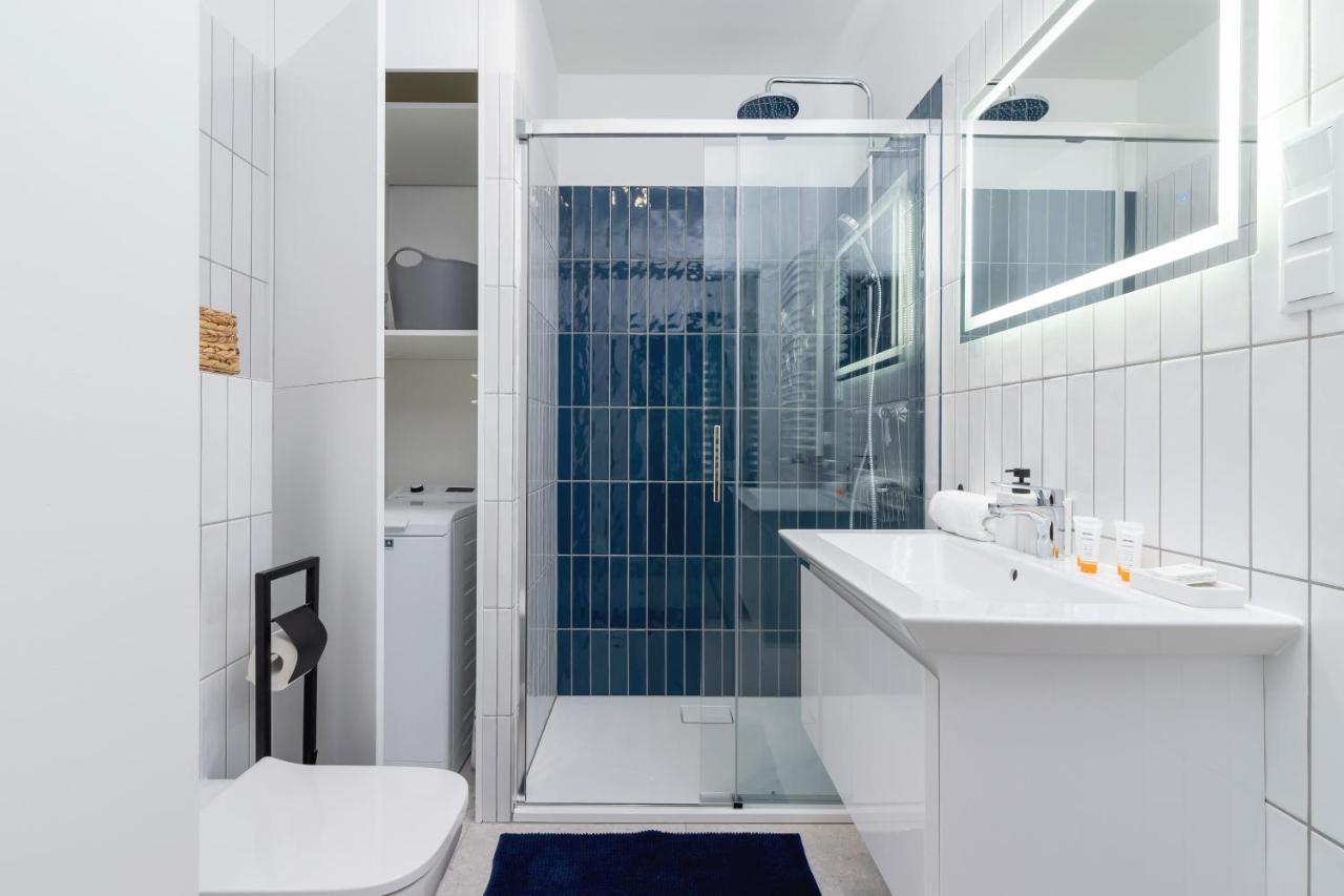 City Studio With Ac Czarnowiejska By Renters Cracovia Esterno foto